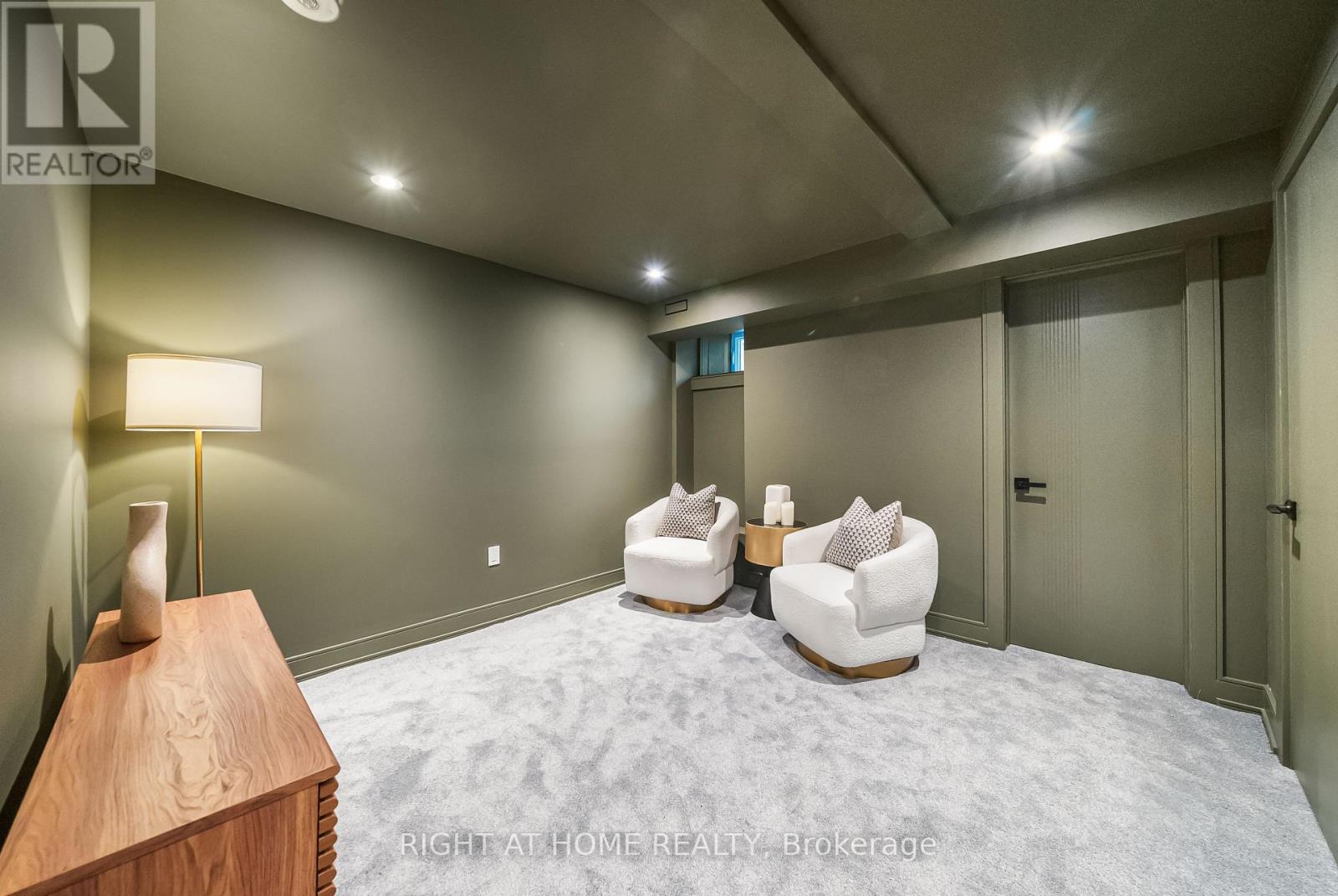 98 Dixon Avenue, Toronto, Ontario  M4L 1N7 - Photo 12 - E12918542