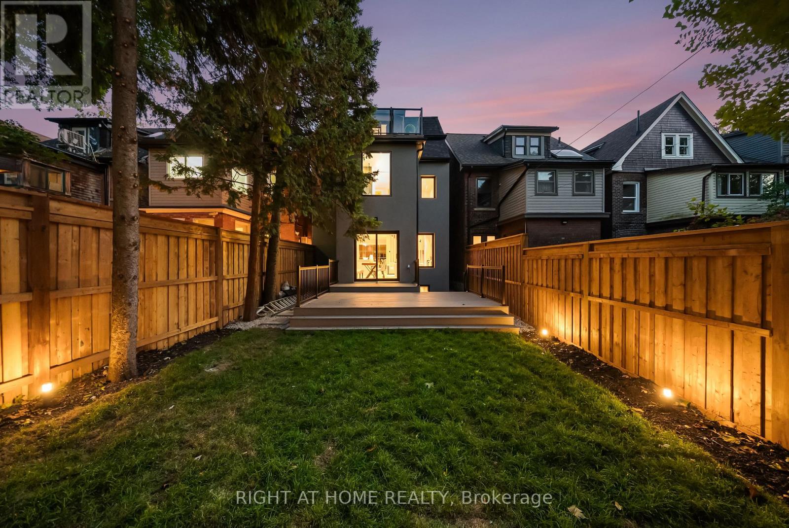 98 Dixon Avenue, Toronto, Ontario  M4L 1N7 - Photo 34 - E12918542