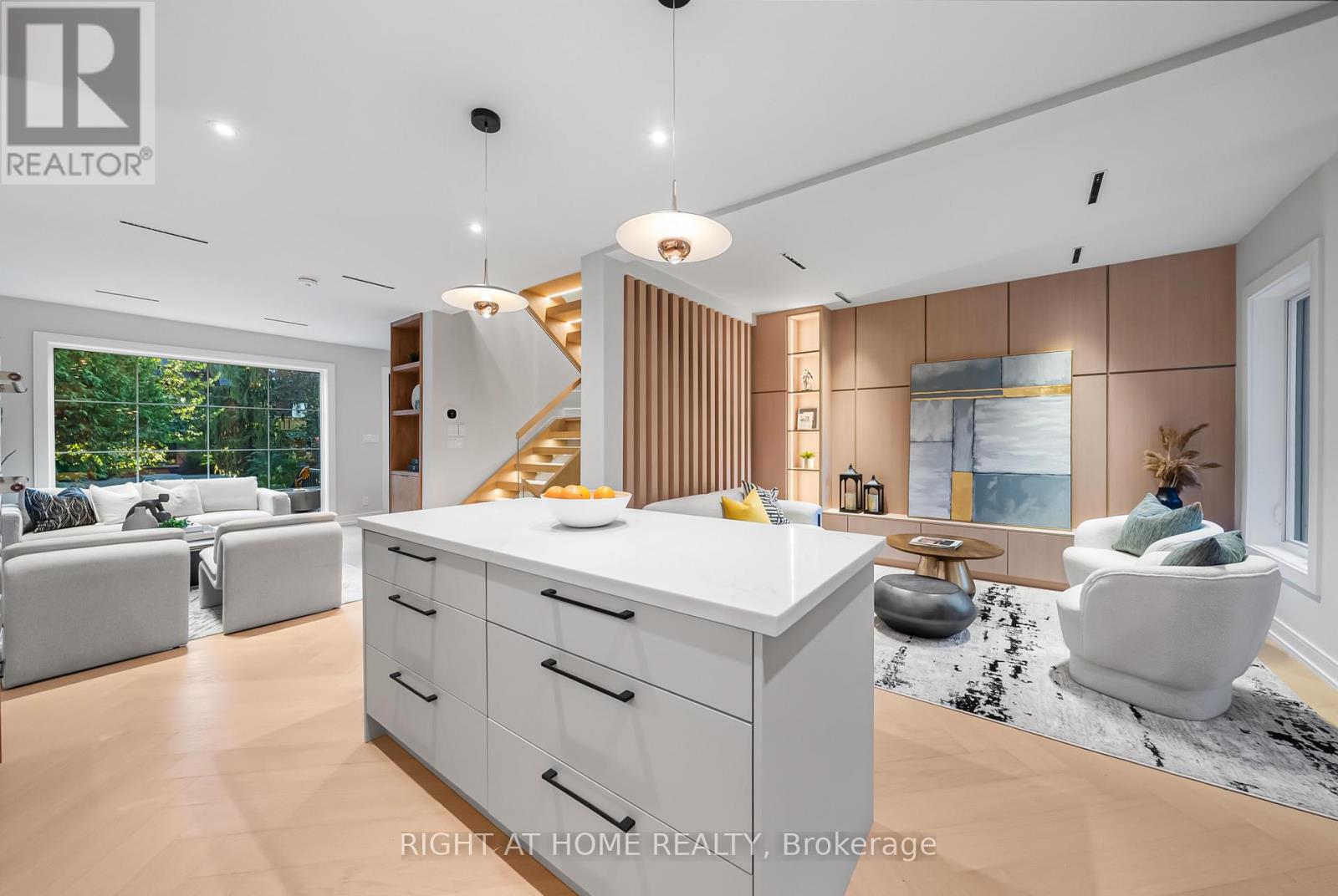 98 Dixon Avenue, Toronto, Ontario  M4L 1N7 - Photo 4 - E12918542