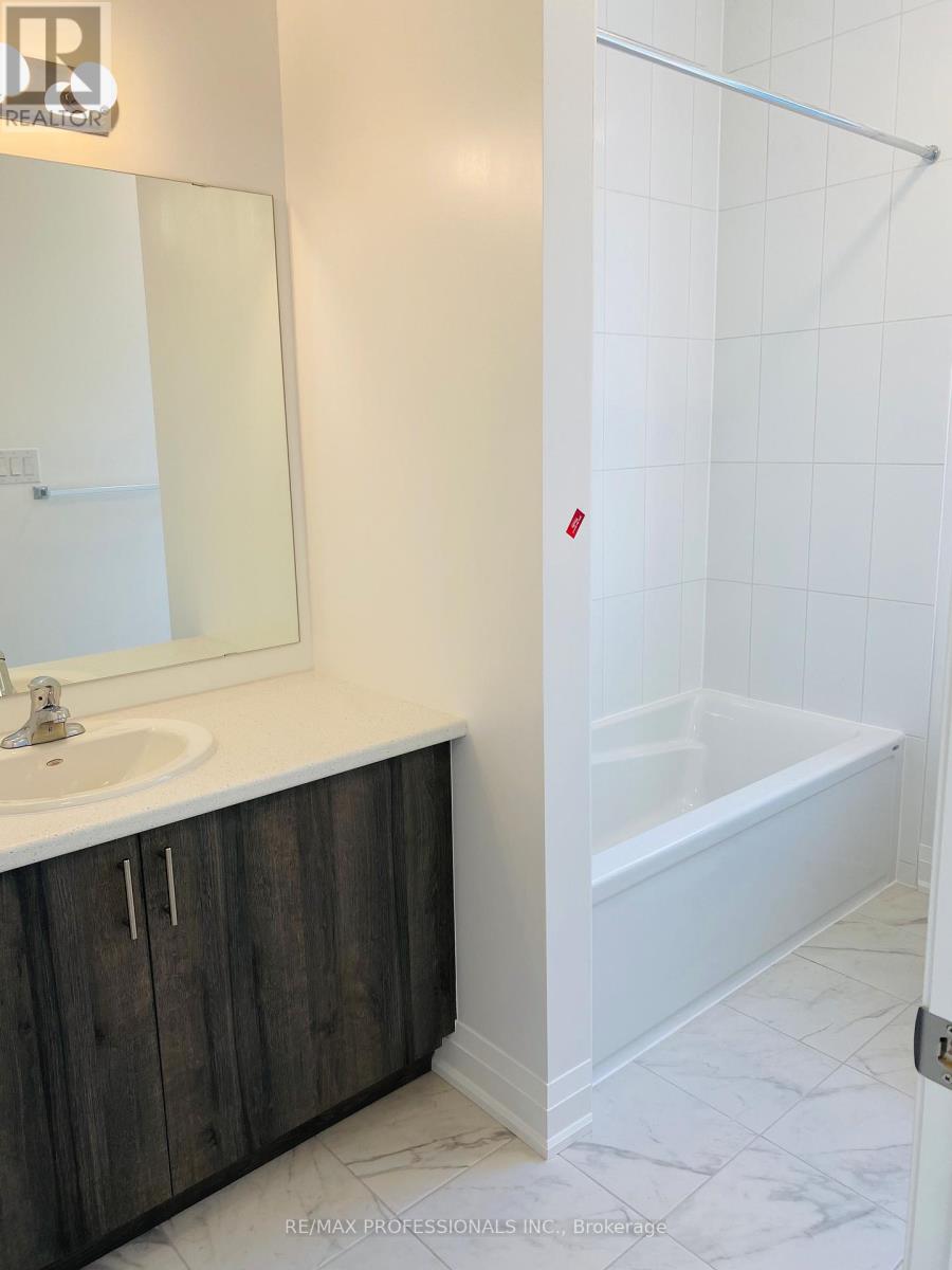 14 Barnyard Trail, Barrie, Ontario  L9J 0T4 - Photo 8 - S12964400