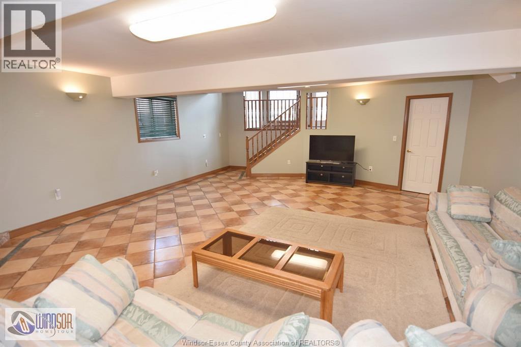 4450 Cherry Hill Rd, Windsor, Ontario  N9G 2P5 - Photo 28 - 26007516