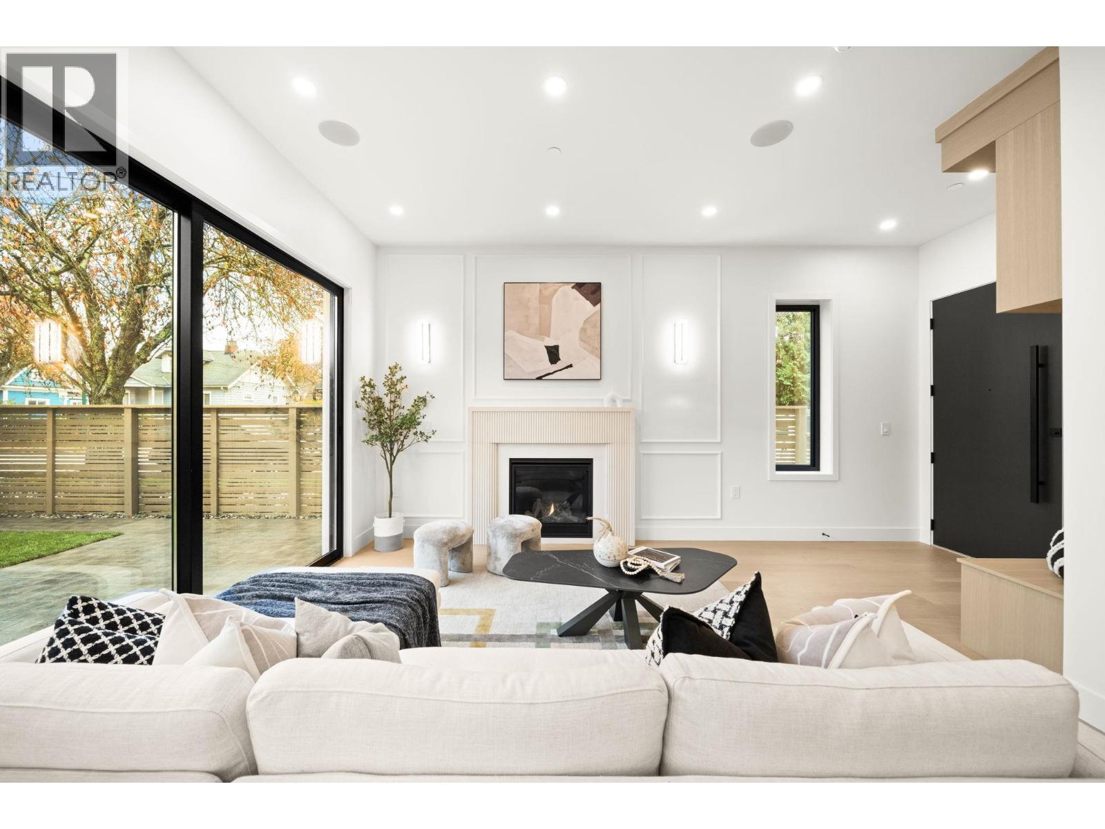 2965 Glen Drive, Vancouver, British Columbia  V5T 2P1 - Photo 4 - R3108593