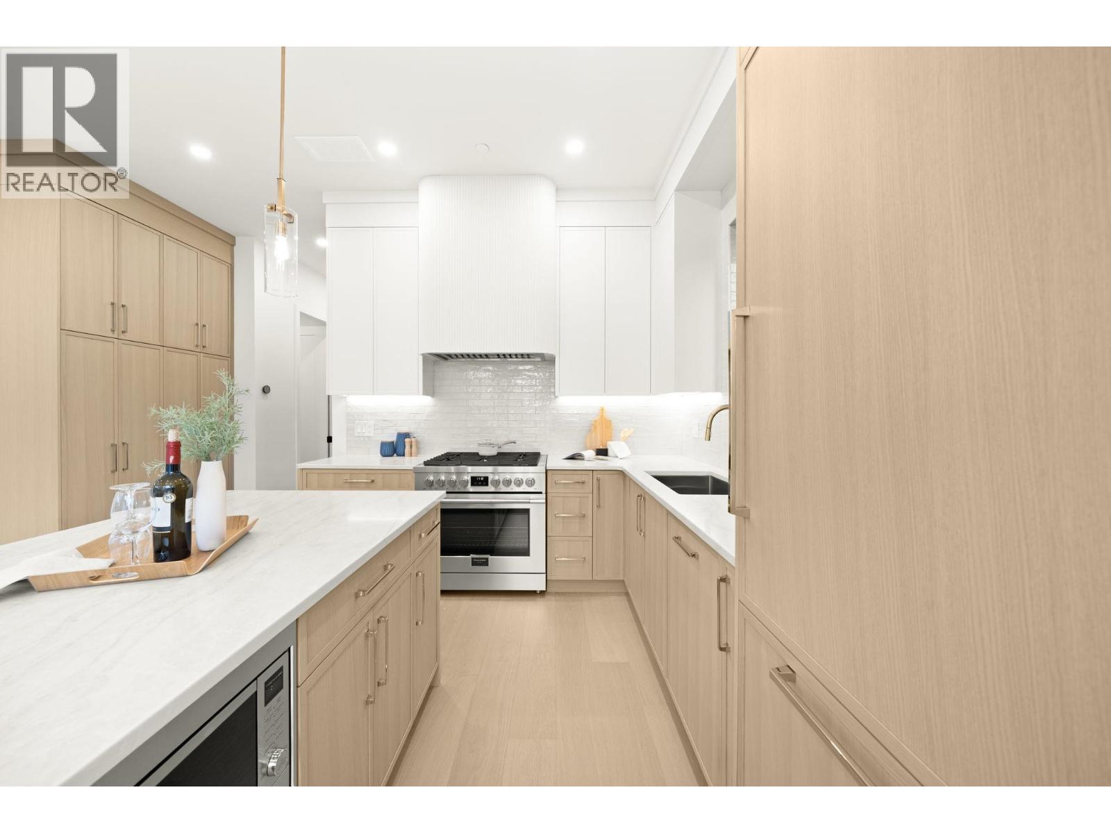 2965 Glen Drive, Vancouver, British Columbia  V5T 2P1 - Photo 8 - R3108593