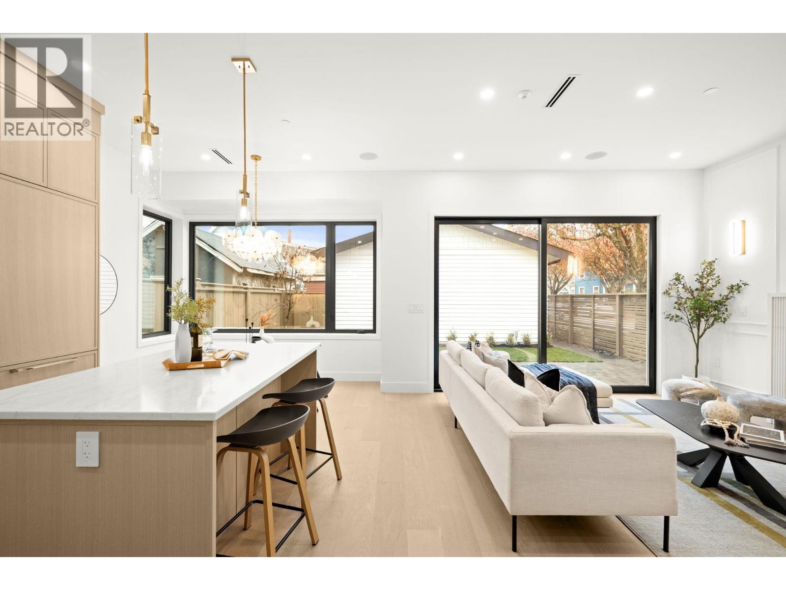 2965 Glen Drive, Vancouver, British Columbia  V5T 2P1 - Photo 9 - R3108593