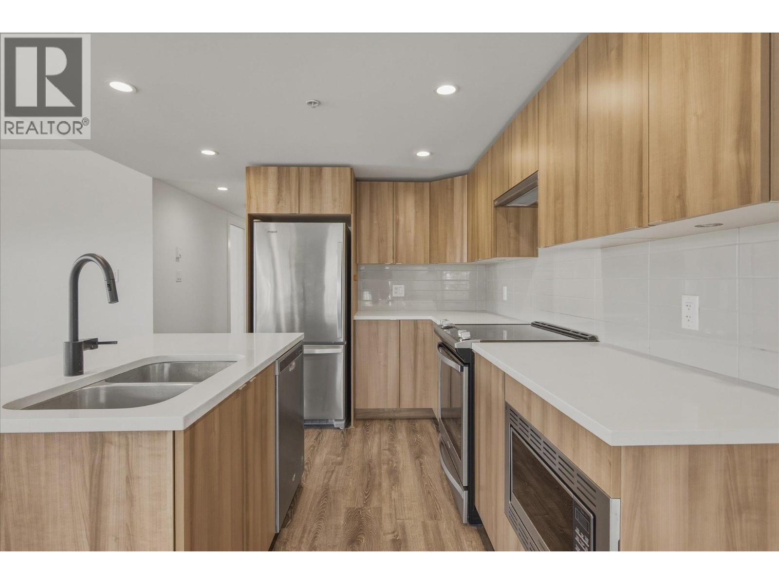 411 1365 Pemberton Avenue, Squamish, British Columbia  V8B 1B7 - Photo 4 - R3108607