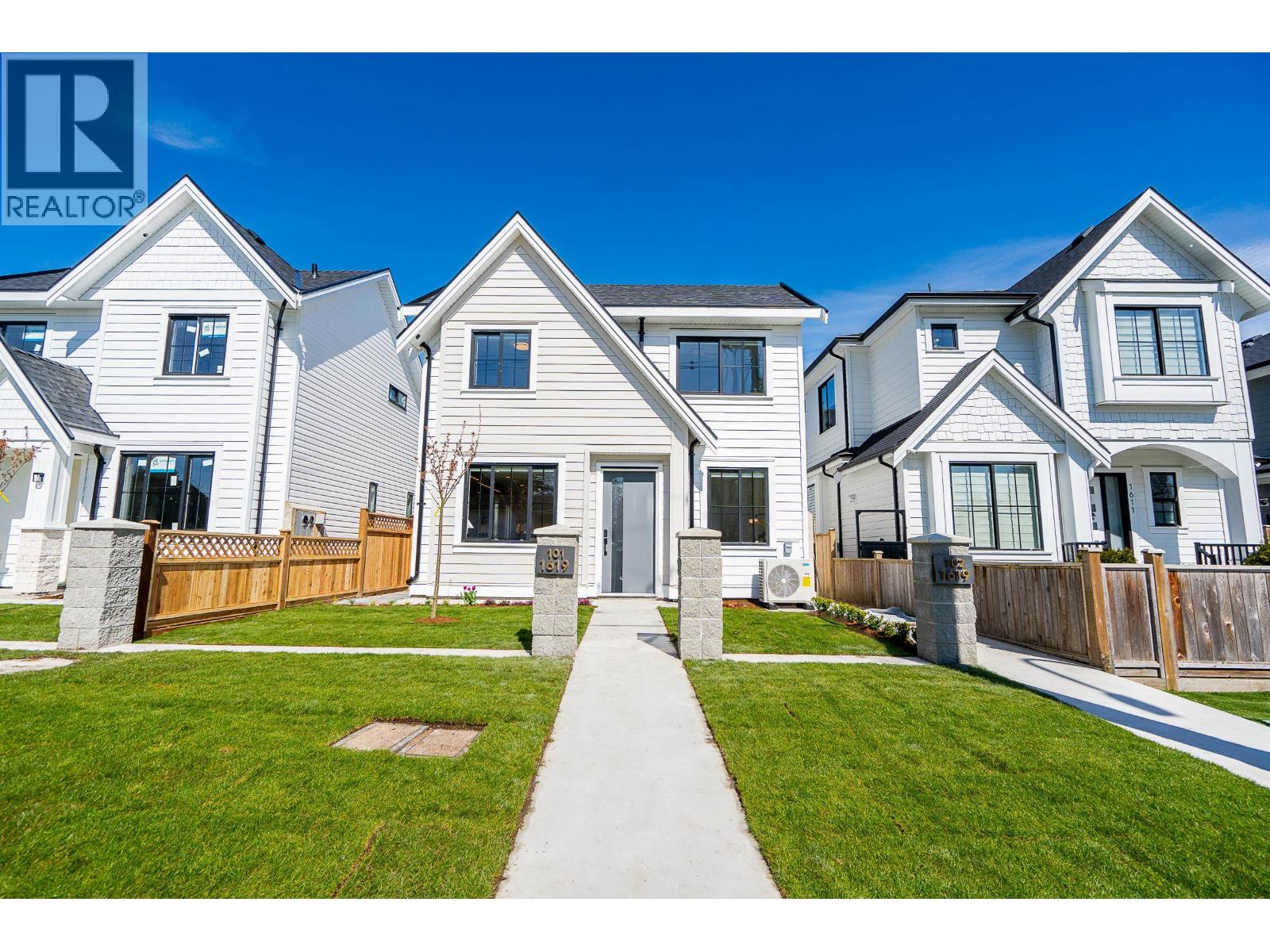 101 1619 Manning Avenue, Port Coquitlam, British Columbia  V3B 1K7 - Photo 2 - R3108632