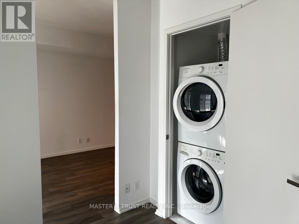 810 - 125 Peter Street, Toronto, Ontario  M5V 2H3 - Photo 4 - C12972752