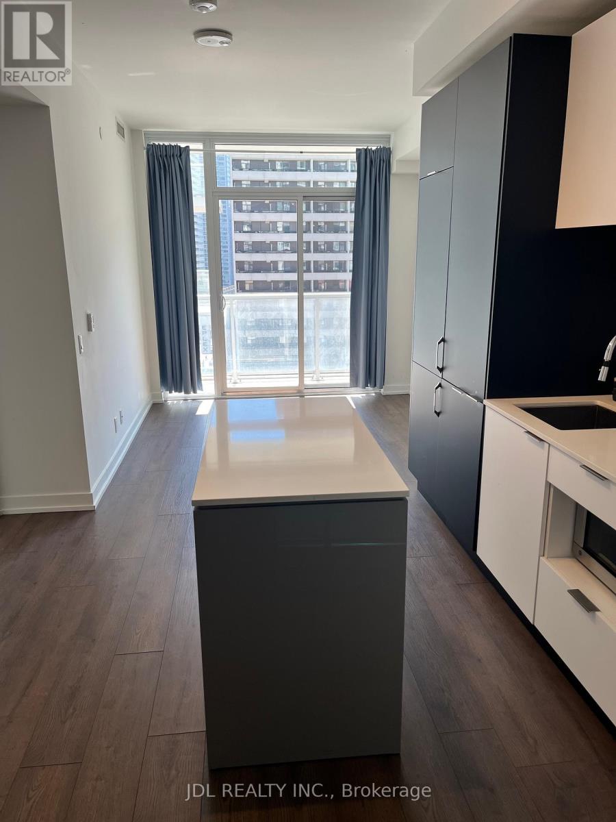 812 - 33 Helendale Avenue, Toronto, Ontario  M4R 1C5 - Photo 5 - C12972762