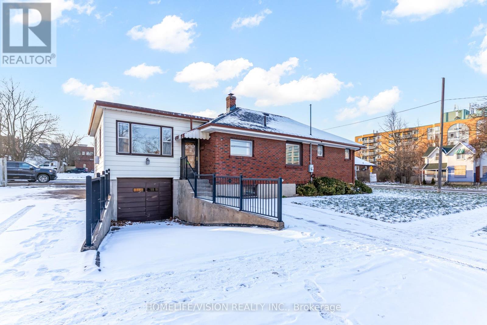 133 Mary Street E, Whitby, Ontario  L1N 2P3 - Photo 4 - E12972862