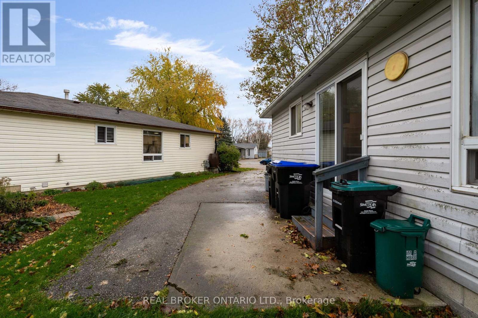 8 Maple Leaf Terrace, Innisfil, Ontario  L0L 1L0 - Photo 22 - N12527628