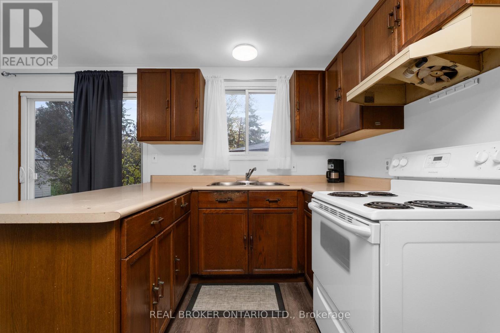 8 Maple Leaf Terrace, Innisfil, Ontario  L0L 1L0 - Photo 6 - N12527628