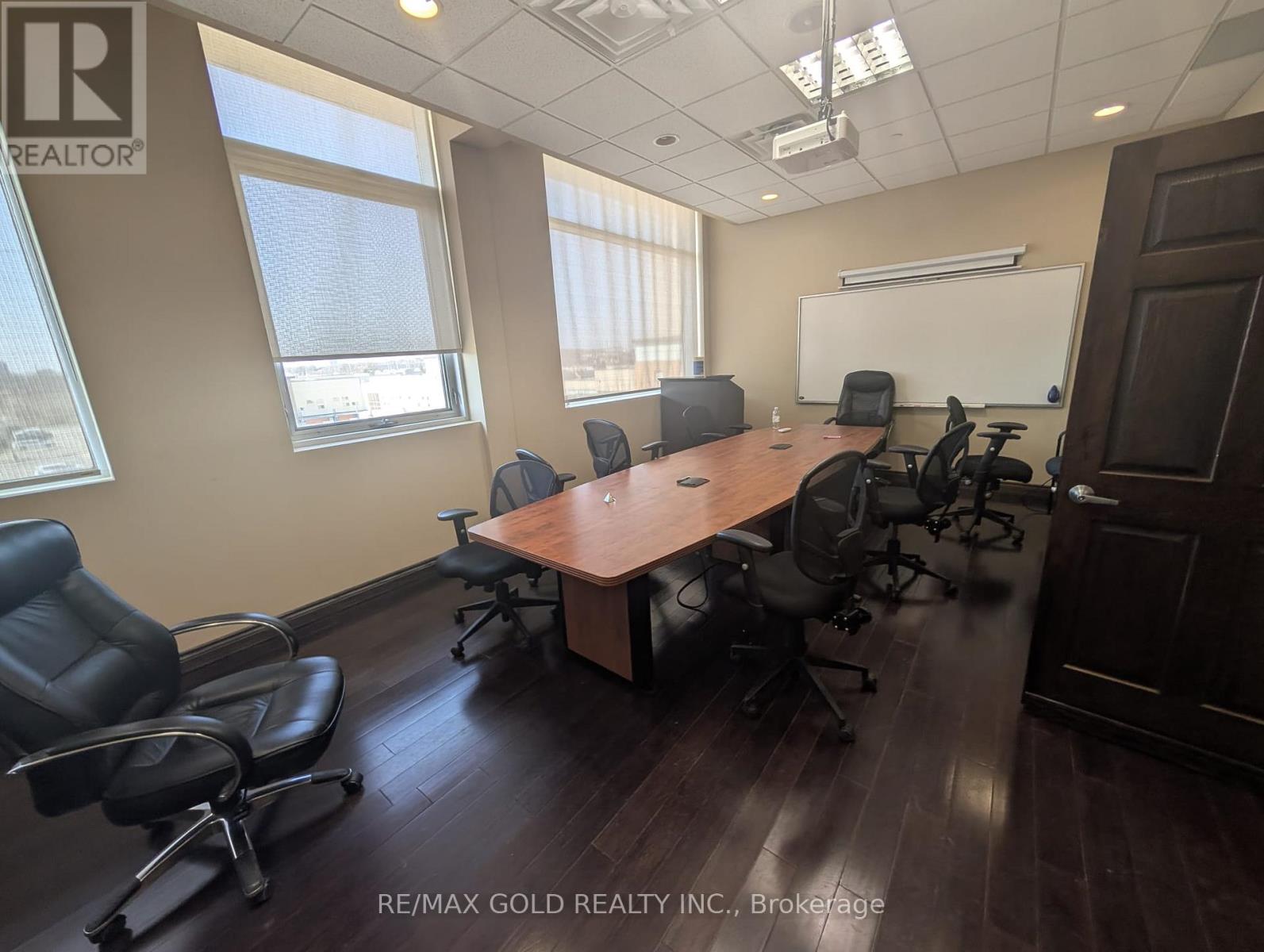 306 - 1065 Canadian Place, Mississauga, Ontario  L4W 0C2 - Photo 4 - W12969820