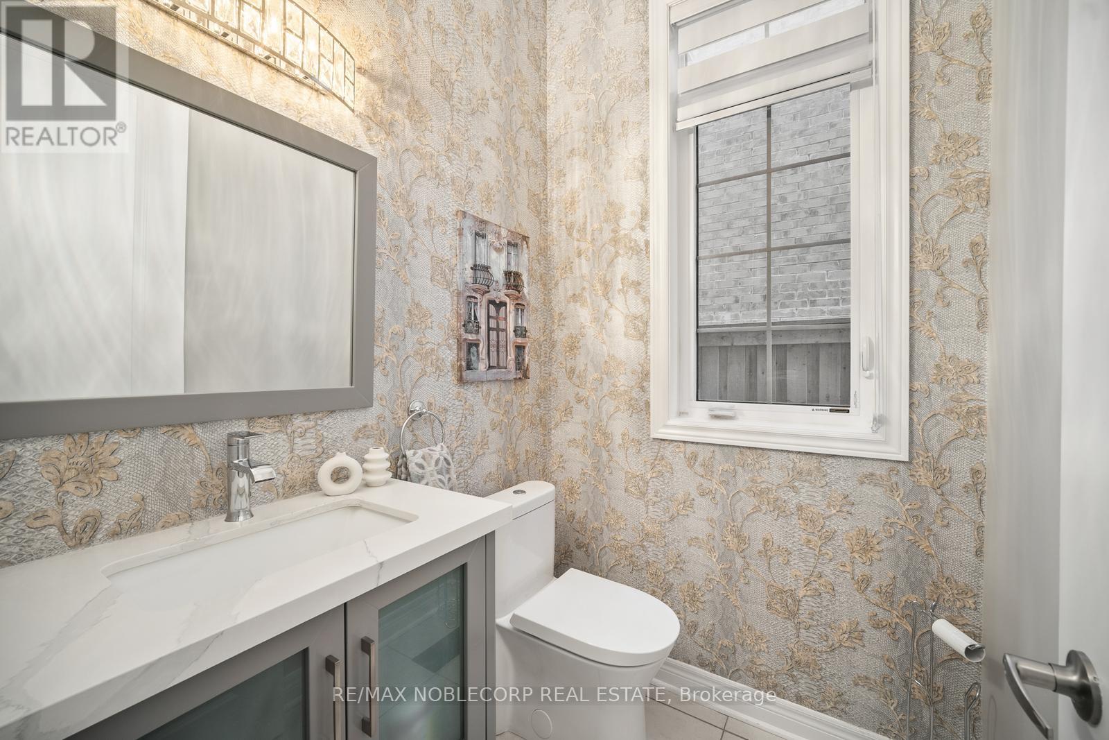 68 Inverness Way, Bradford West Gwillimbury, Ontario  L3Z 0W5 - Photo 18 - N12972822