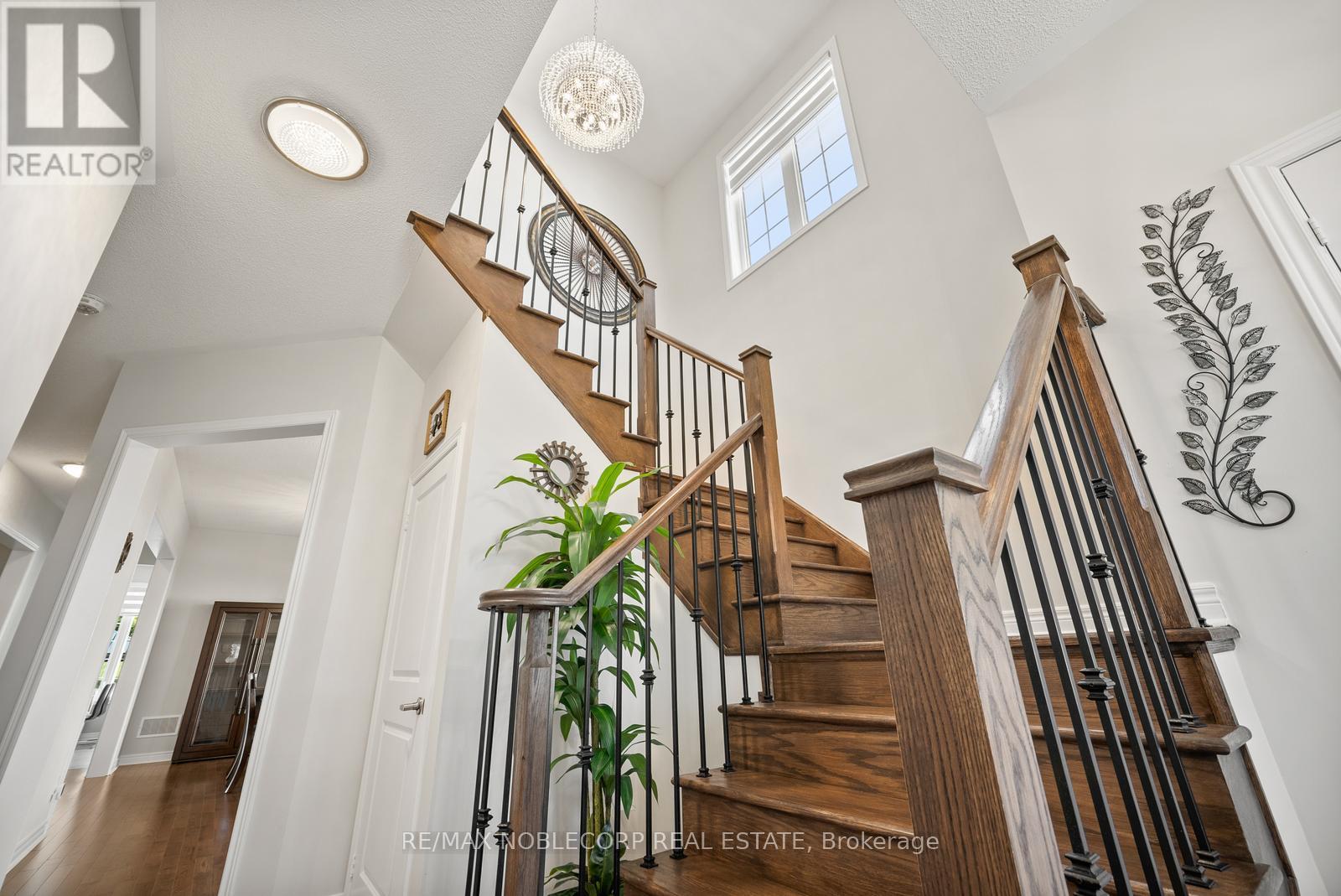 68 Inverness Way, Bradford West Gwillimbury, Ontario  L3Z 0W5 - Photo 5 - N12972822