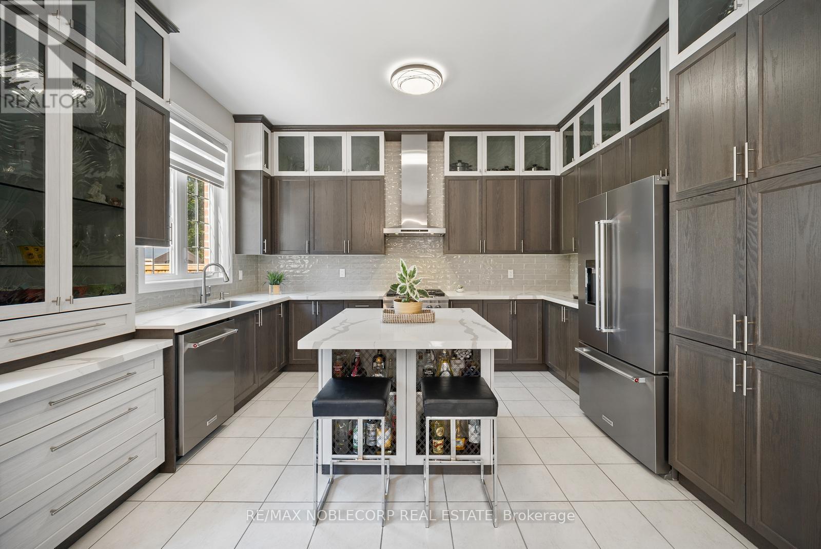 68 Inverness Way, Bradford West Gwillimbury, Ontario  L3Z 0W5 - Photo 9 - N12972822