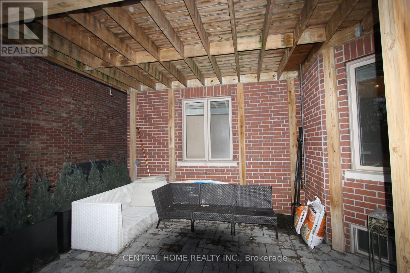 73 Headwater Crescent, Richmond Hill, Ontario  L4E 0T2 - Photo 3 - N12972852