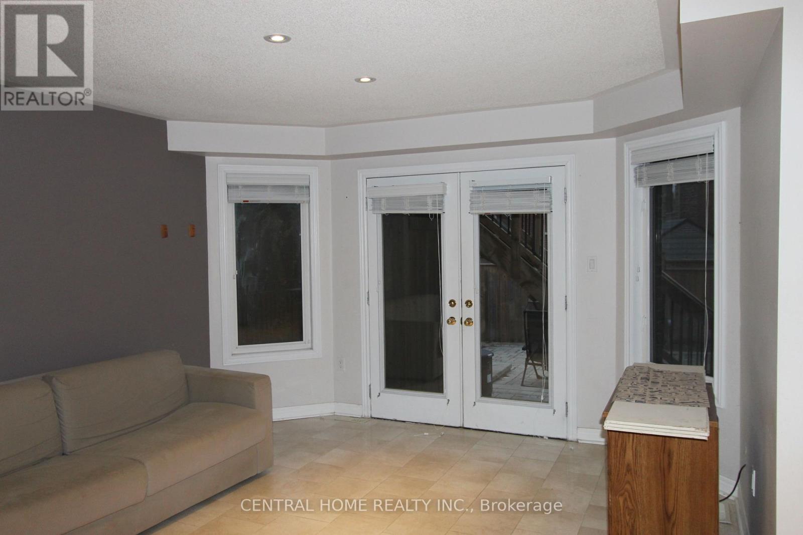 73 Headwater Crescent, Richmond Hill, Ontario  L4E 0T2 - Photo 5 - N12972852