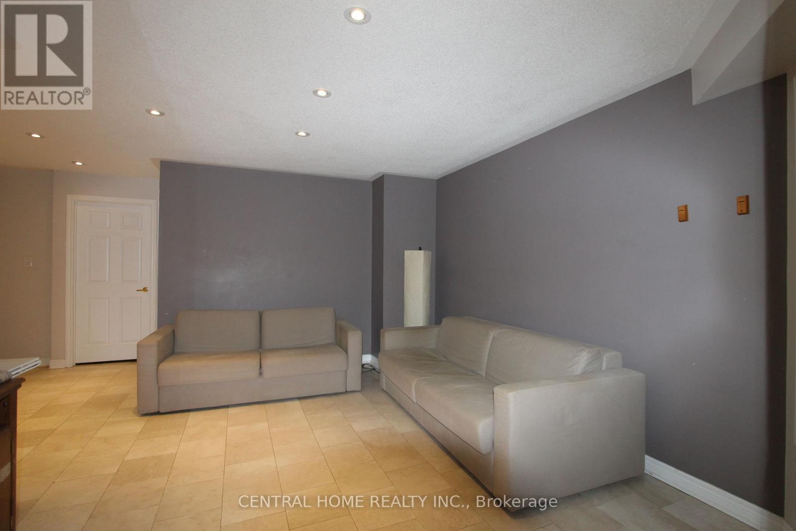 73 Headwater Crescent, Richmond Hill, Ontario  L4E 0T2 - Photo 6 - N12972852