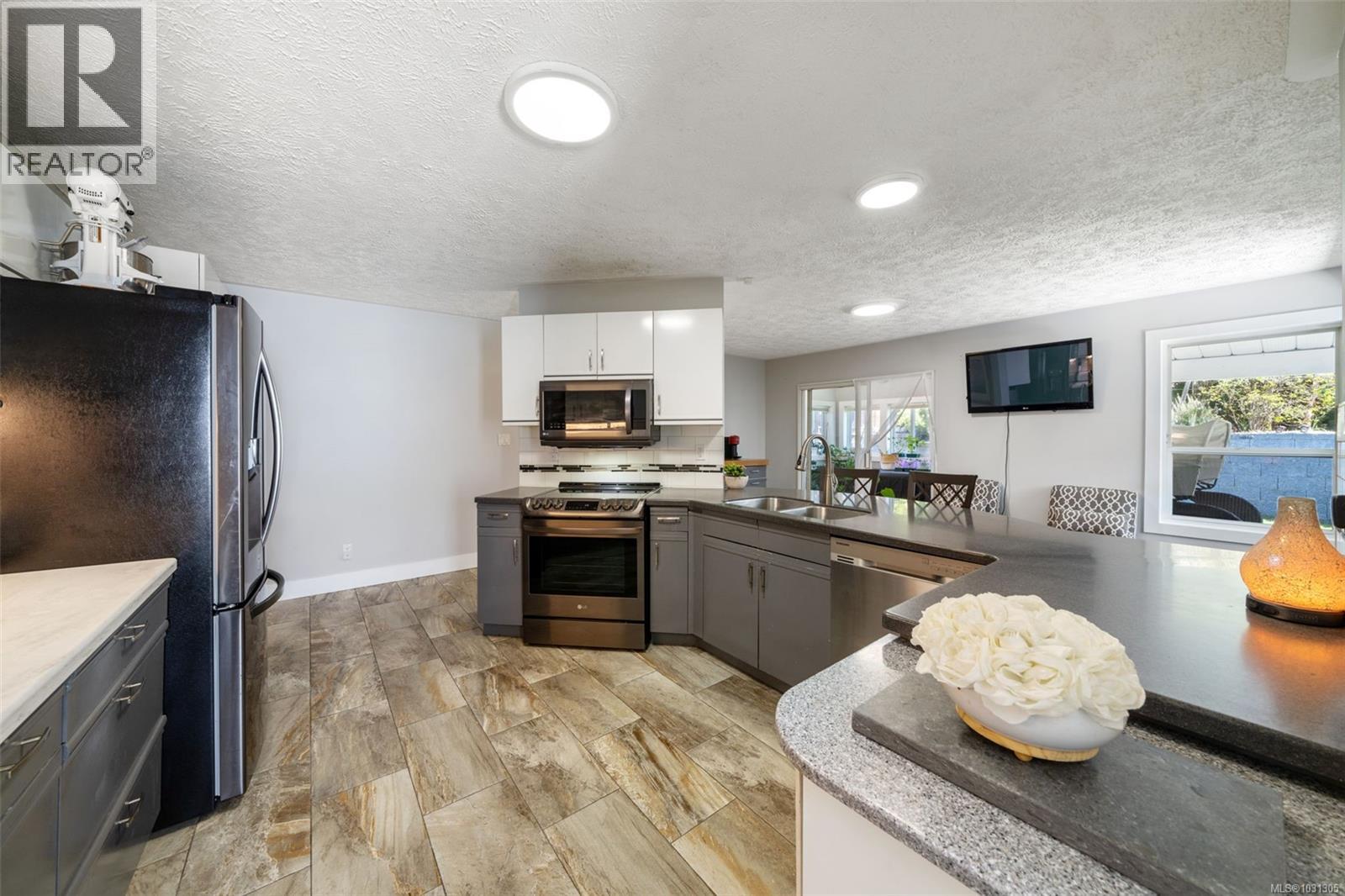 212 Cowichan Ave E, Lake Cowichan, British Columbia  V0R 2G0 - Photo 6 - 1031305