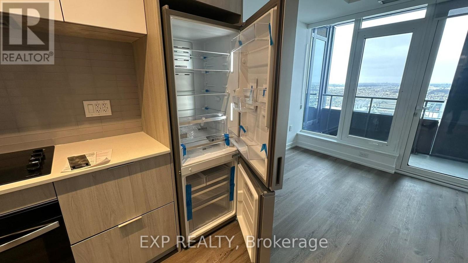 4212 - 395 Square One Drive, Mississauga, Ontario  L5B 0P6 - Photo 11 - W12972754