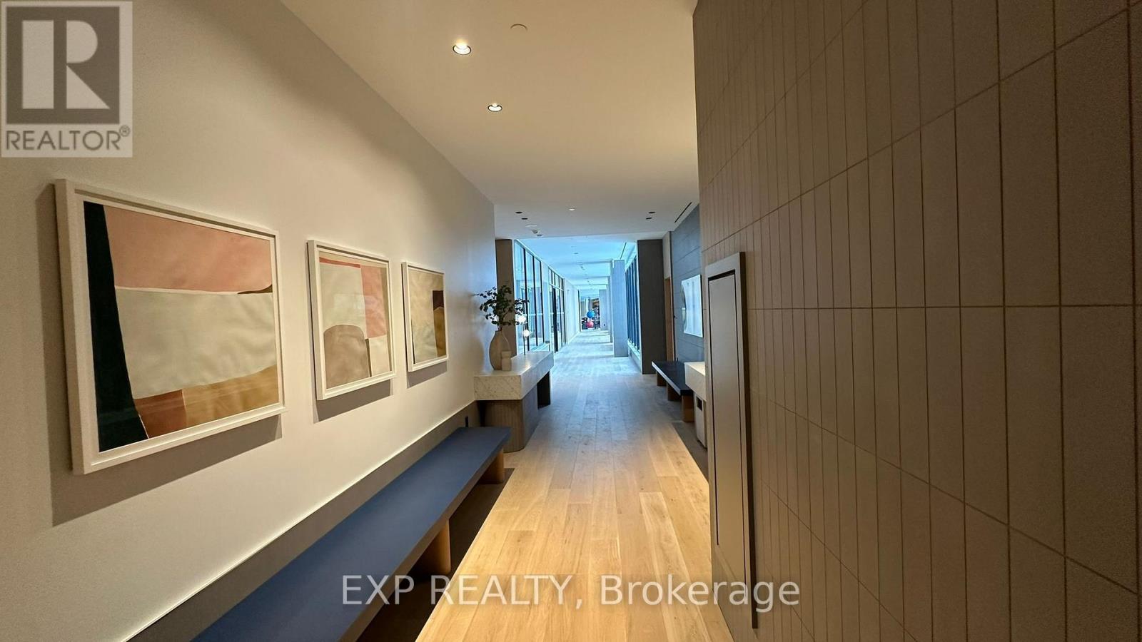 4212 - 395 Square One Drive, Mississauga, Ontario  L5B 0P6 - Photo 2 - W12972754