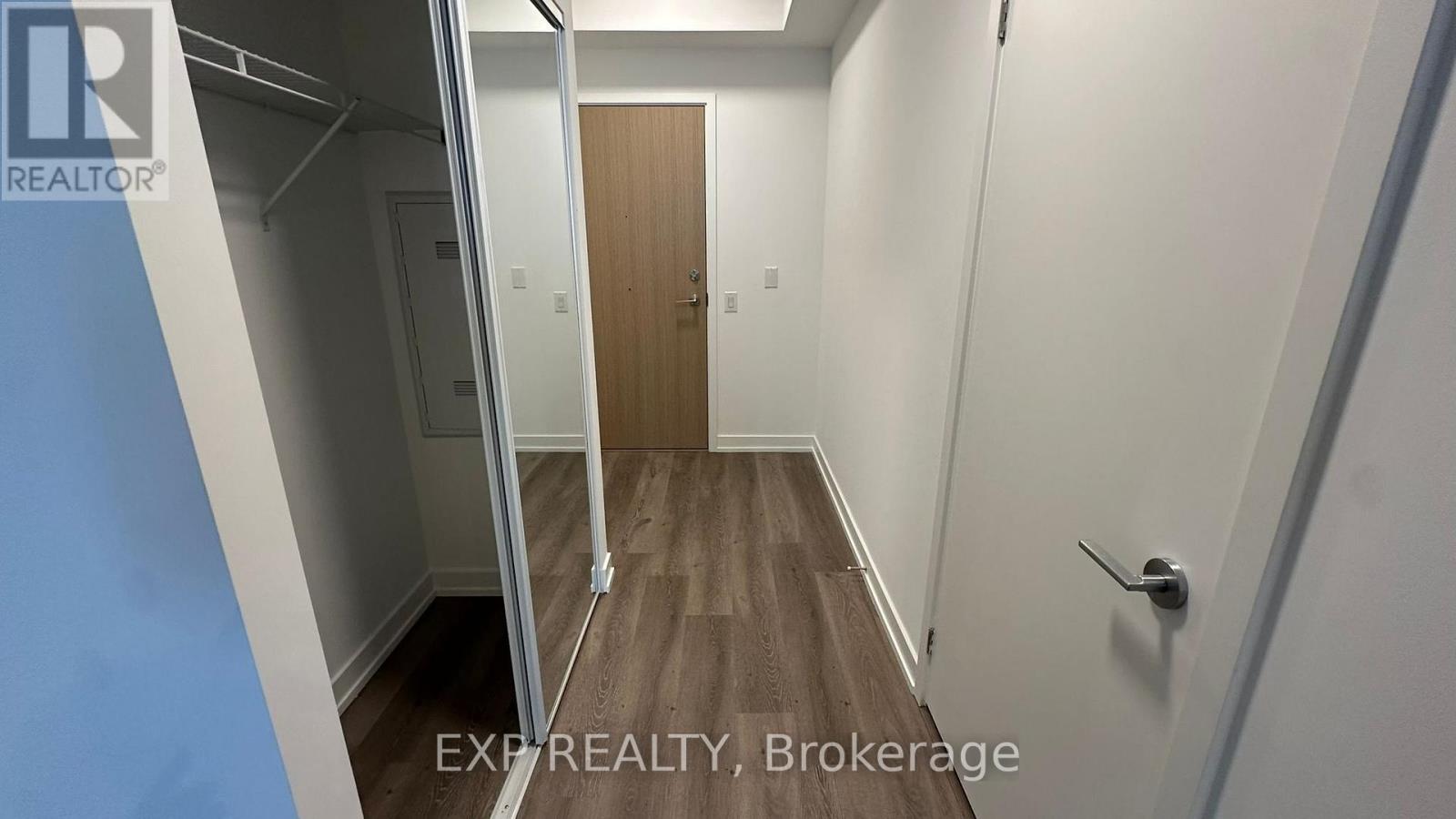 4212 - 395 Square One Drive, Mississauga, Ontario  L5B 0P6 - Photo 5 - W12972754