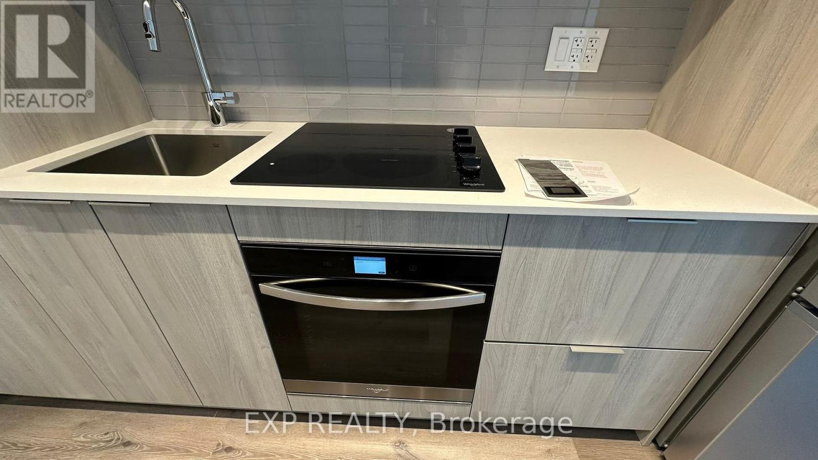 4212 - 395 Square One Drive, Mississauga, Ontario  L5B 0P6 - Photo 8 - W12972754