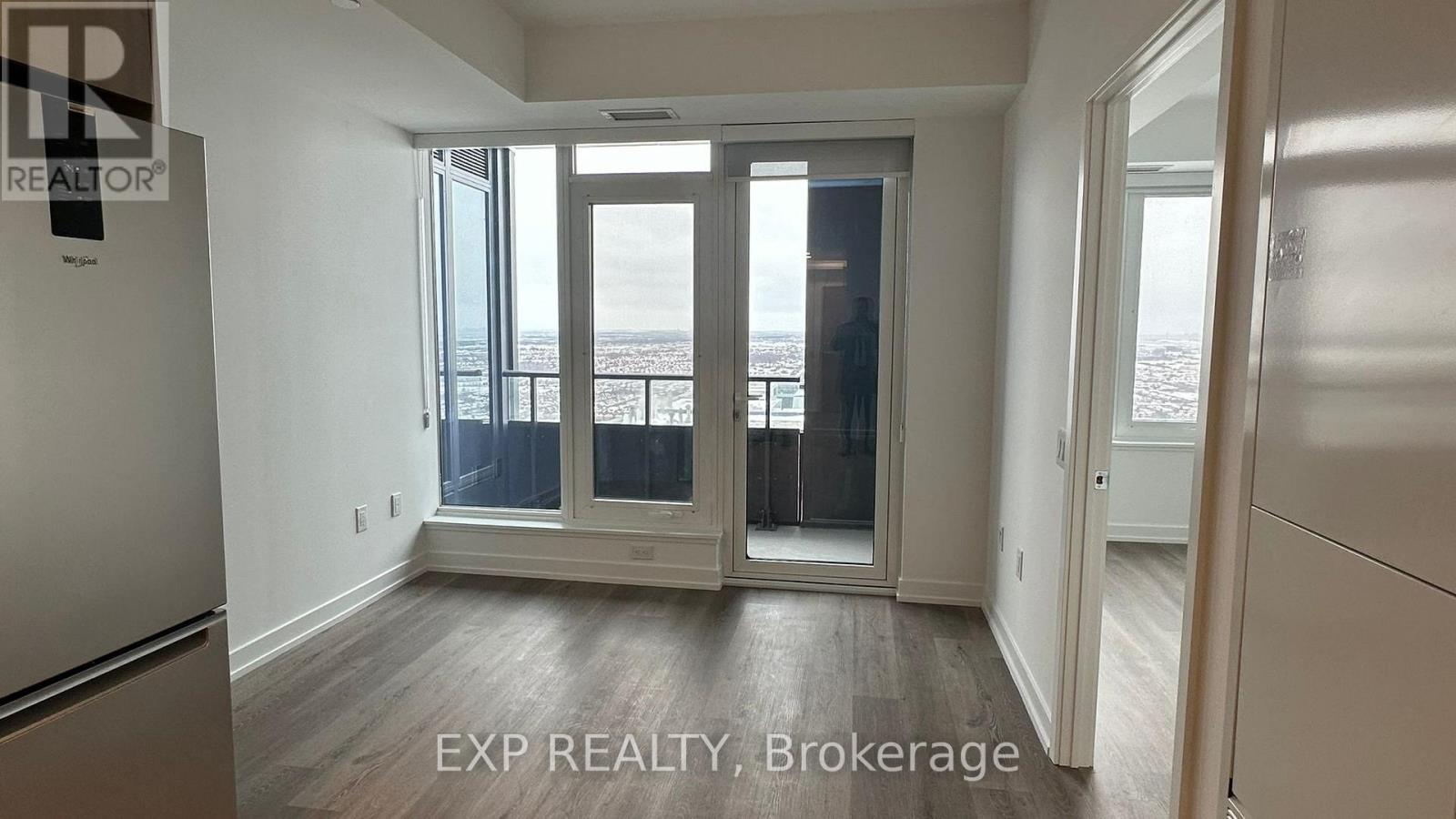 4212 - 395 Square One Drive, Mississauga, Ontario  L5B 0P6 - Photo 9 - W12972754