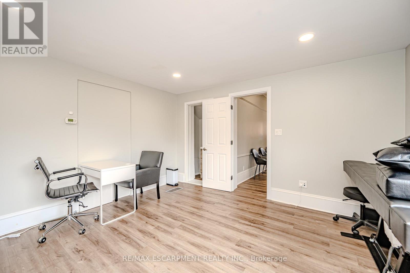 1 - 492 Locust Street, Burlington, Ontario  L7S 1V2 - Photo 10 - W12972760