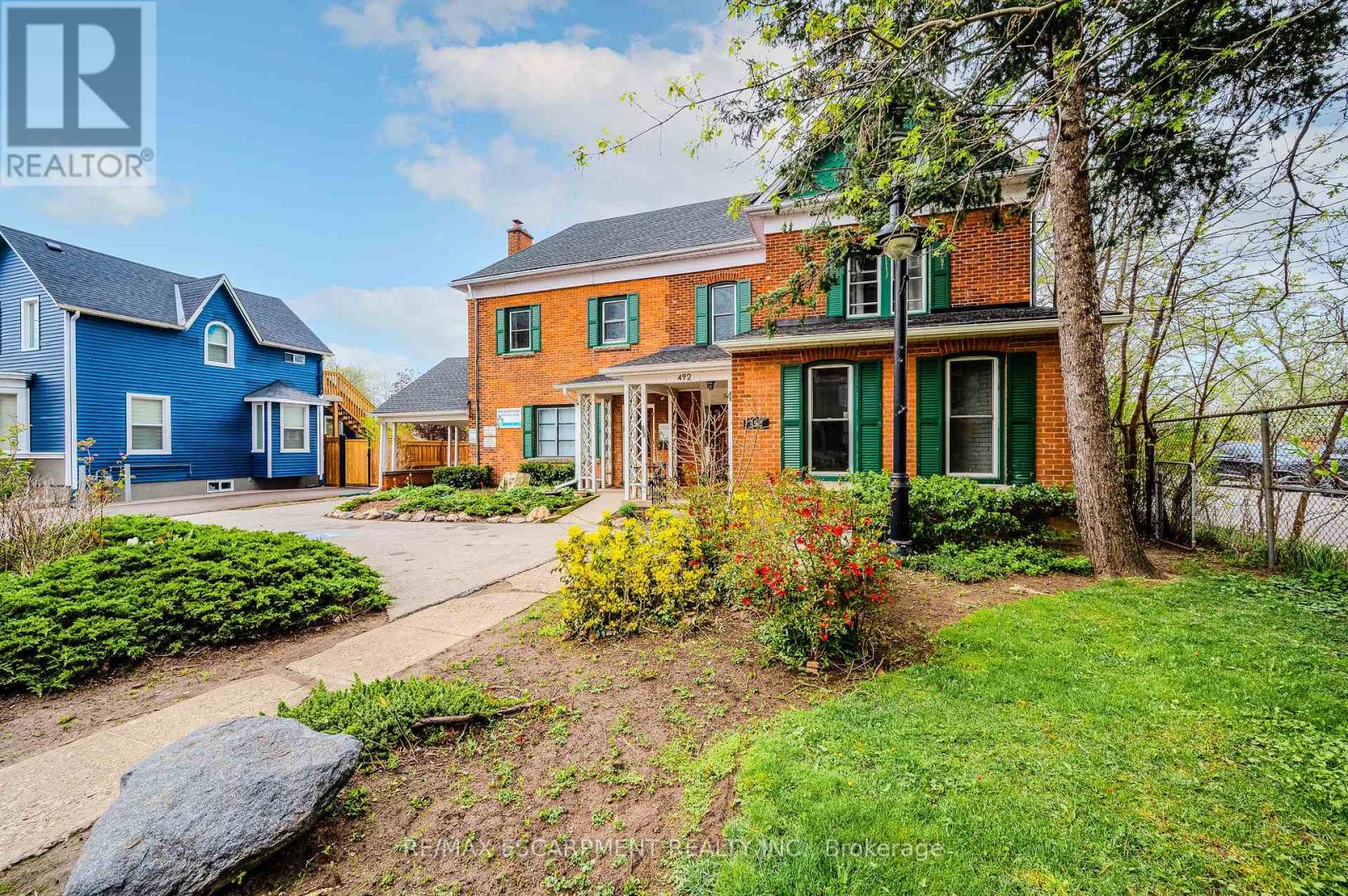 1 - 492 Locust Street, Burlington, Ontario  L7S 1V2 - Photo 2 - W12972760