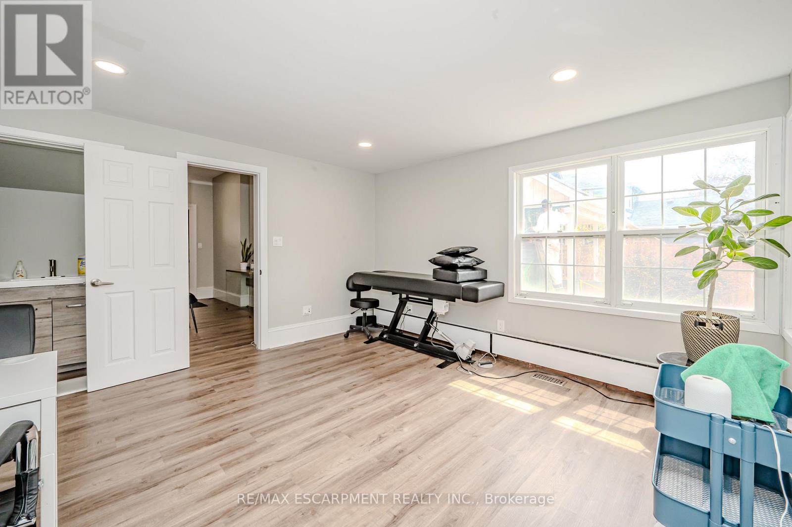 1 - 492 Locust Street, Burlington, Ontario  L7S 1V2 - Photo 20 - W12972760