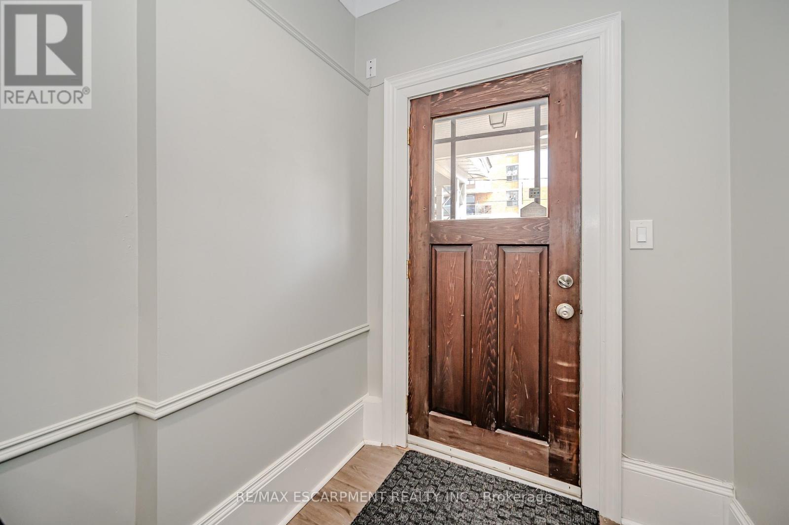 1 - 492 Locust Street, Burlington, Ontario  L7S 1V2 - Photo 5 - W12972760