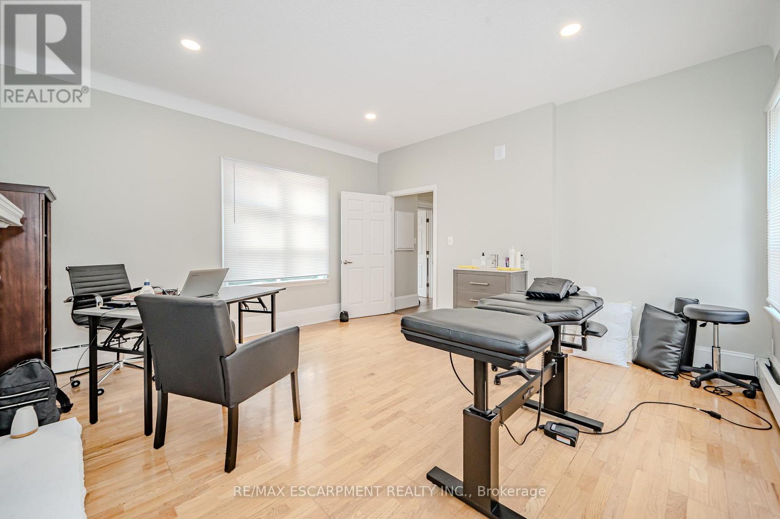 1 - 492 Locust Street, Burlington, Ontario  L7S 1V2 - Photo 7 - W12972760