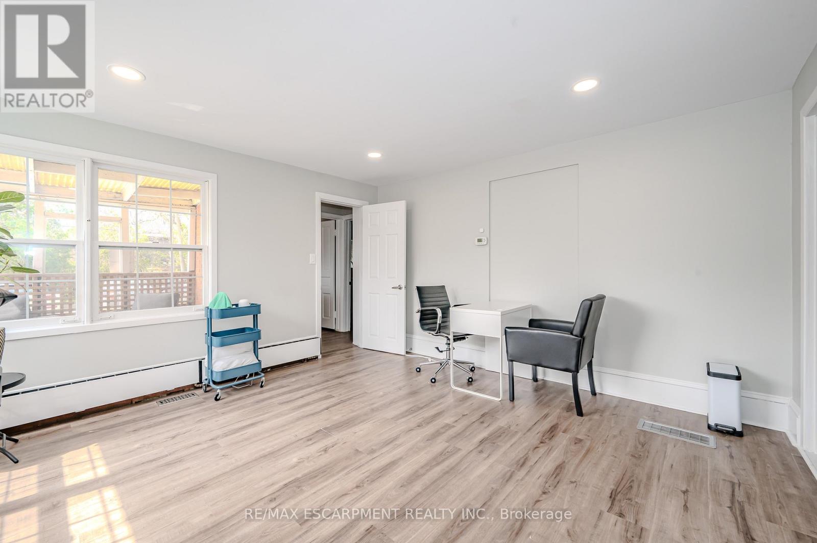 1 - 492 Locust Street, Burlington, Ontario  L7S 1V2 - Photo 9 - W12972760