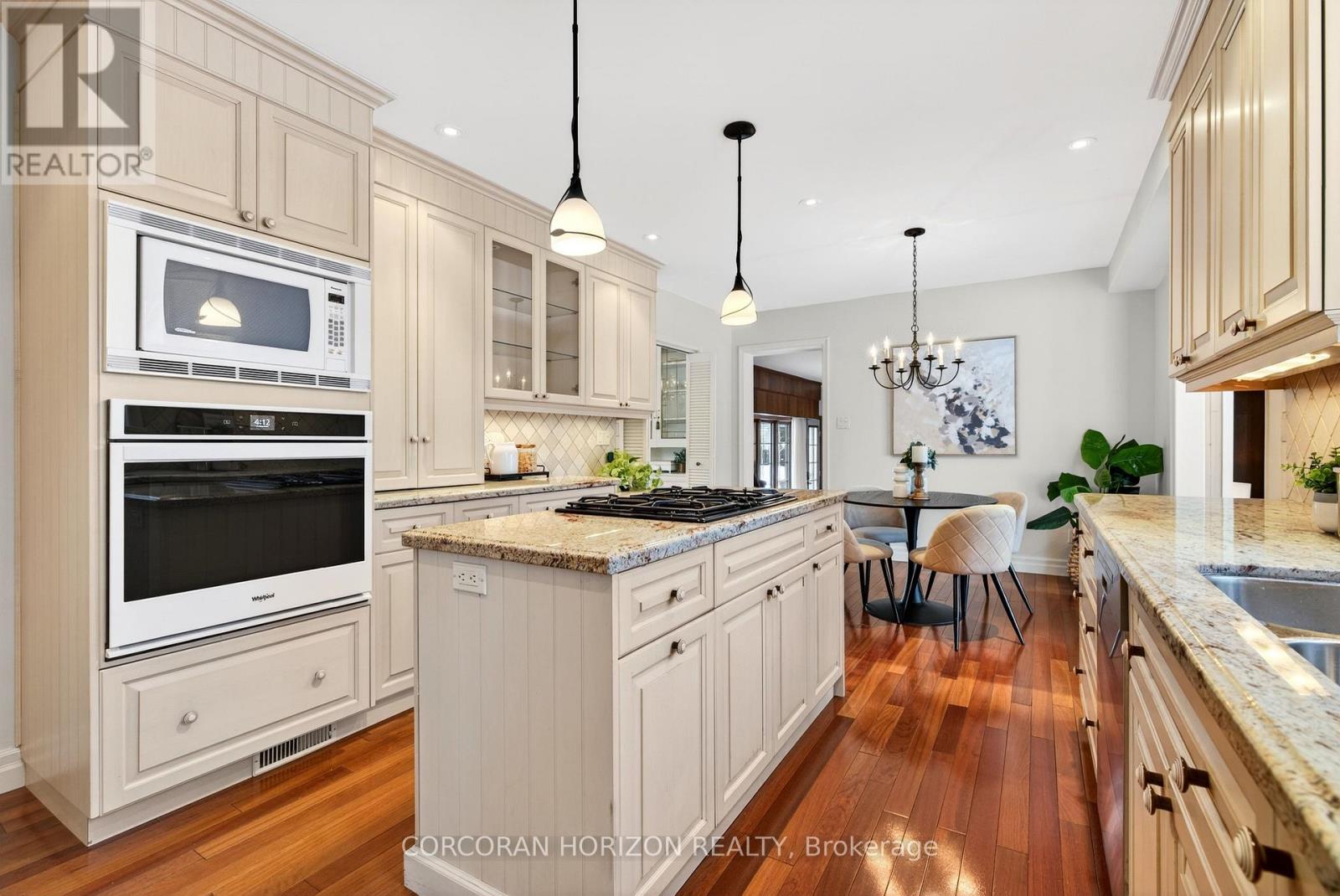 1735 Sunningdale Bend, Mississauga, Ontario  L5J 1G1 - Photo 13 - W12972798