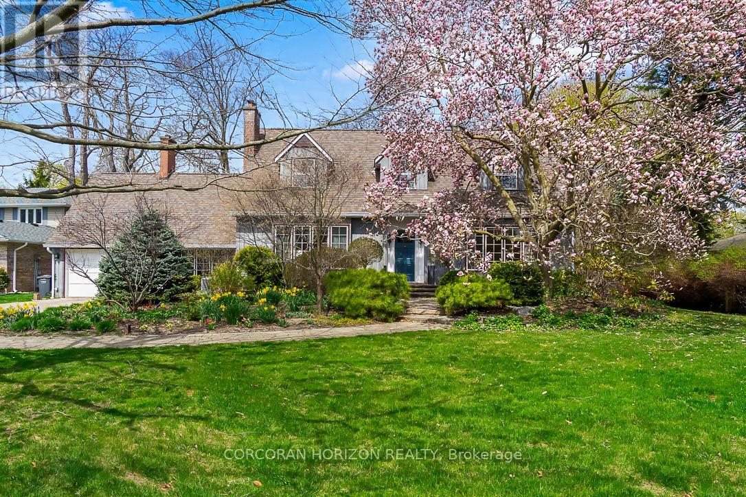 1735 Sunningdale Bend, Mississauga, Ontario  L5J 1G1 - Photo 2 - W12972798