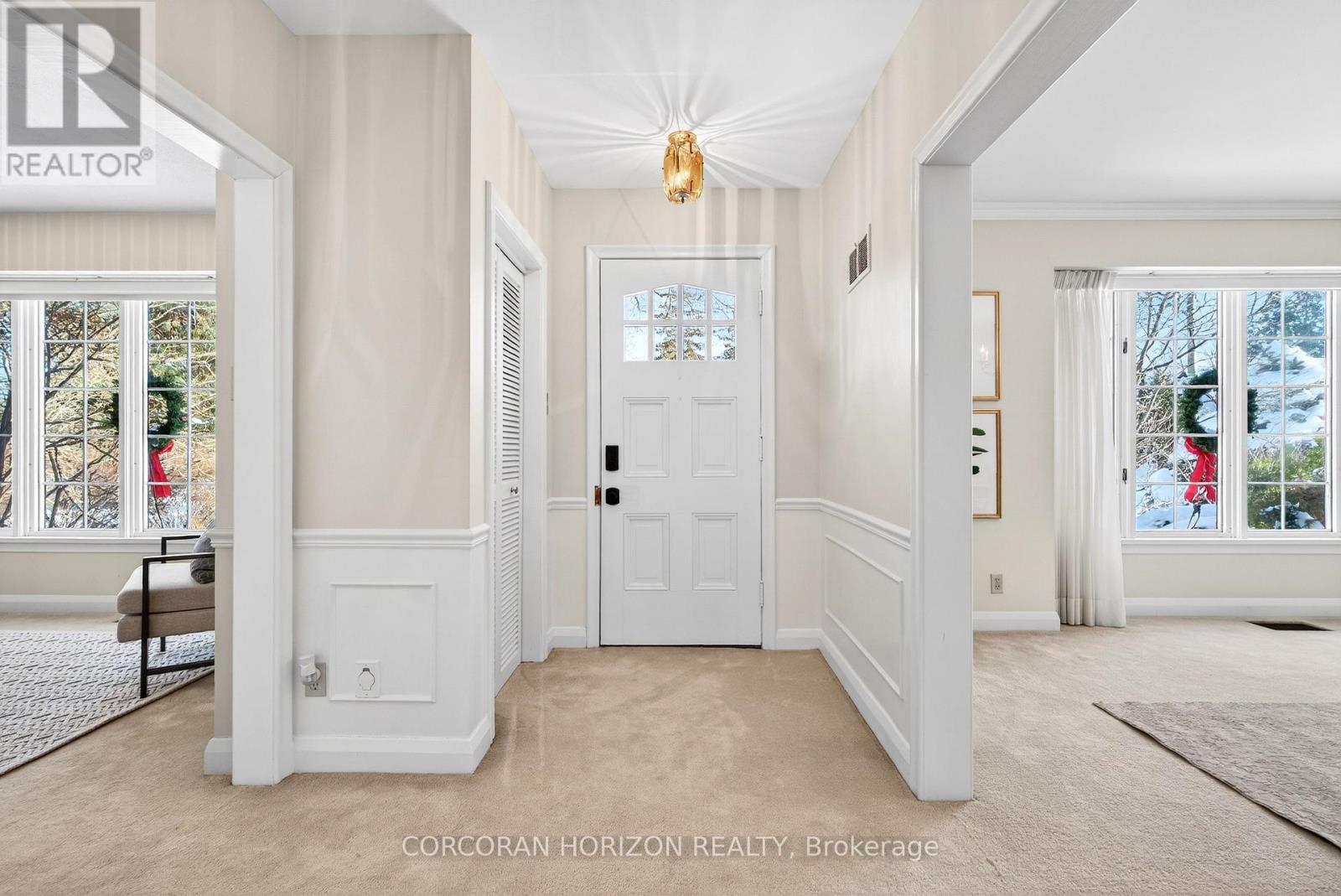 1735 Sunningdale Bend, Mississauga, Ontario  L5J 1G1 - Photo 4 - W12972798