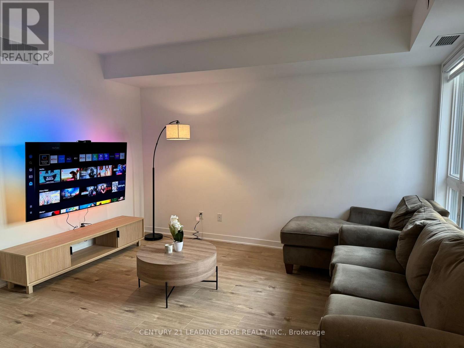 1 - 4015 Hickory Drive, Mississauga, Ontario  L4Y 3V8 - Photo 2 - W12972838