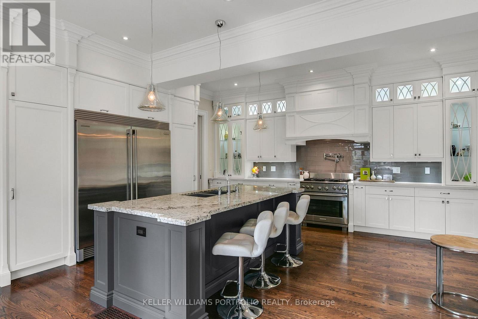 92 PINETREE WAY, Mississauga, Ontario