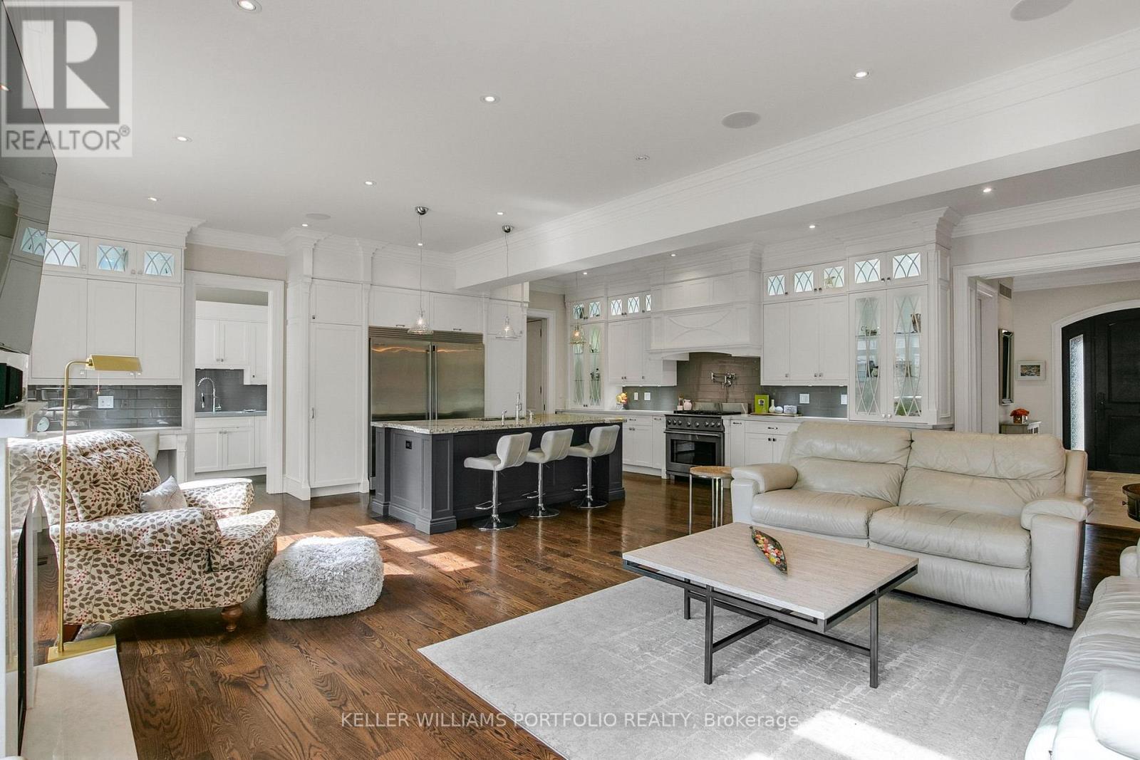 92 Pinetree Way, Mississauga, Ontario  L5G 2R1 - Photo 10 - W12972874