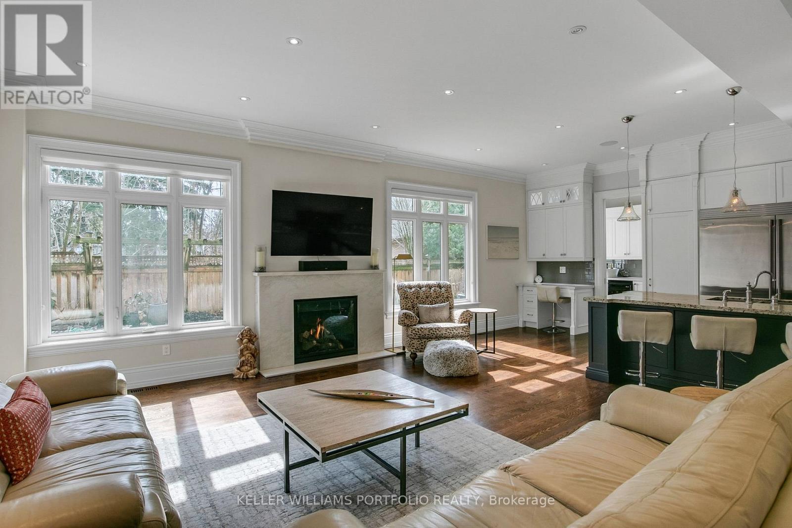 92 Pinetree Way, Mississauga, Ontario  L5G 2R1 - Photo 11 - W12972874