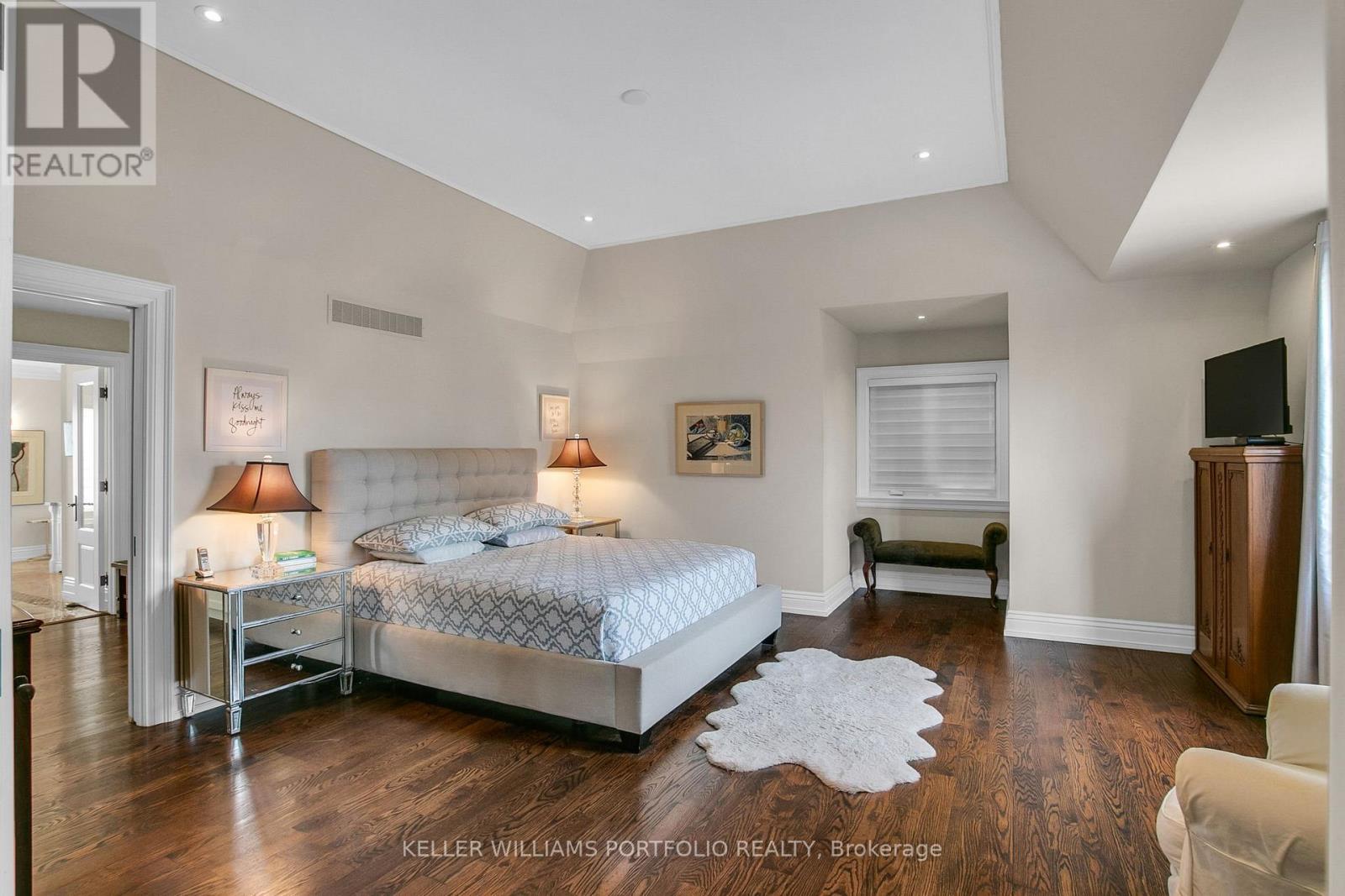 92 Pinetree Way, Mississauga, Ontario  L5G 2R1 - Photo 20 - W12972874