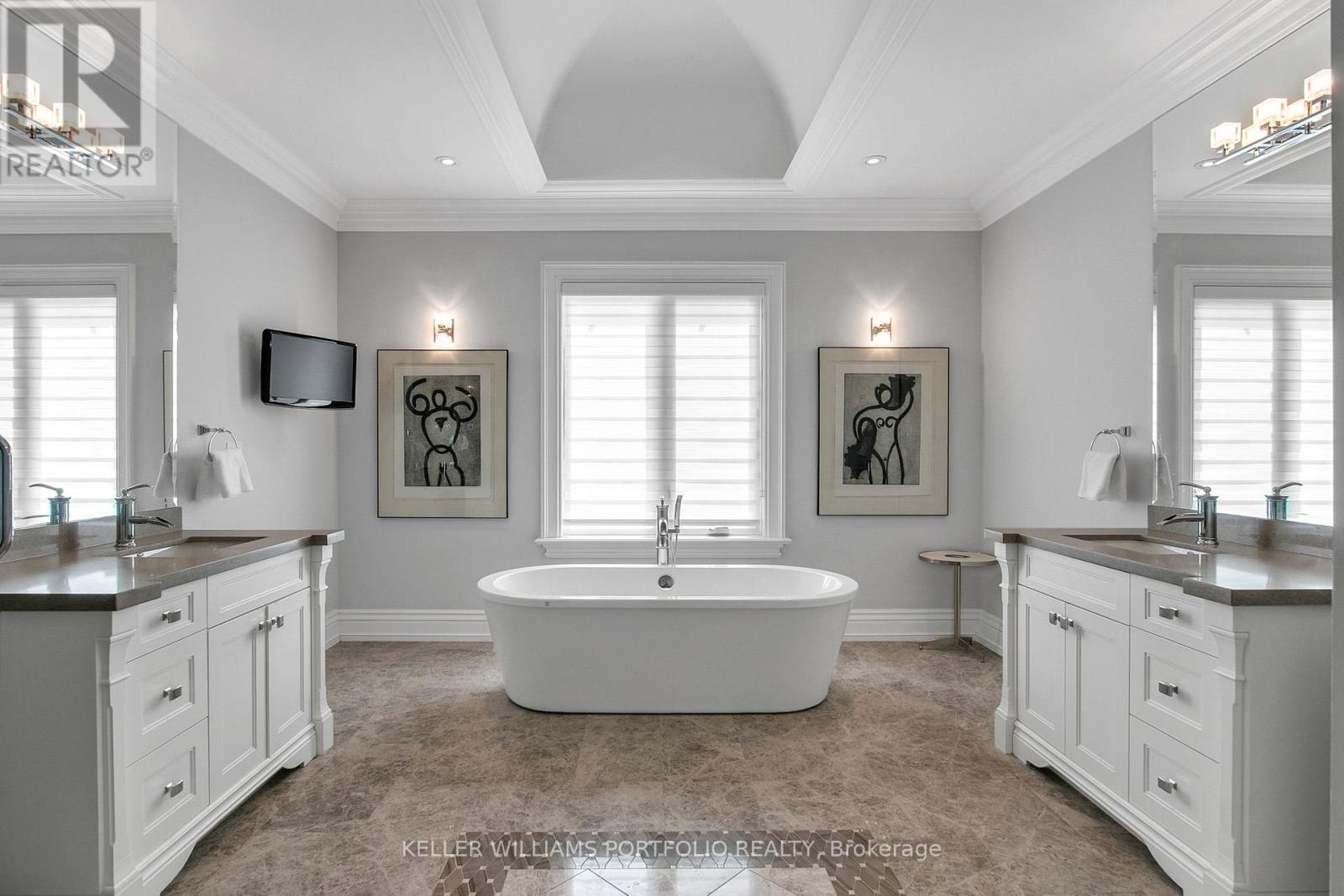 92 Pinetree Way, Mississauga, Ontario  L5G 2R1 - Photo 23 - W12972874