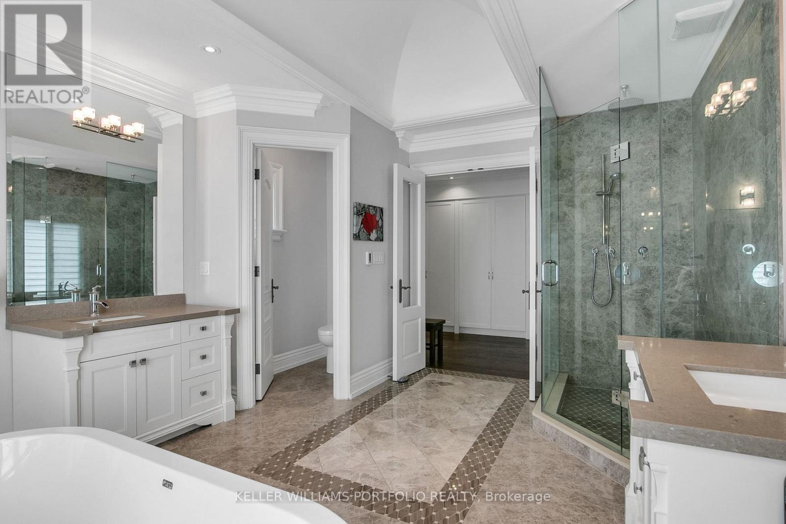 92 Pinetree Way, Mississauga, Ontario  L5G 2R1 - Photo 24 - W12972874