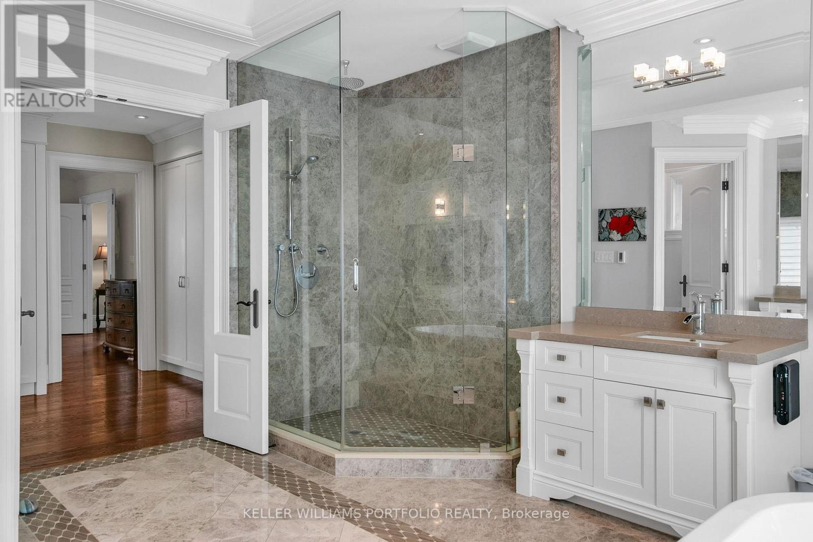 92 Pinetree Way, Mississauga, Ontario  L5G 2R1 - Photo 25 - W12972874