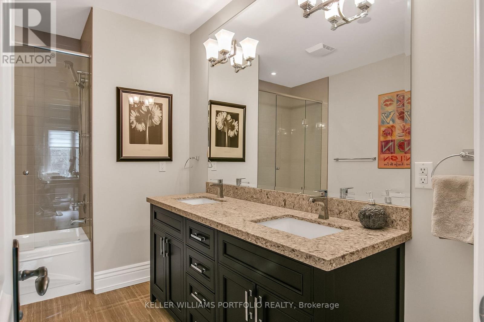 92 Pinetree Way, Mississauga, Ontario  L5G 2R1 - Photo 33 - W12972874