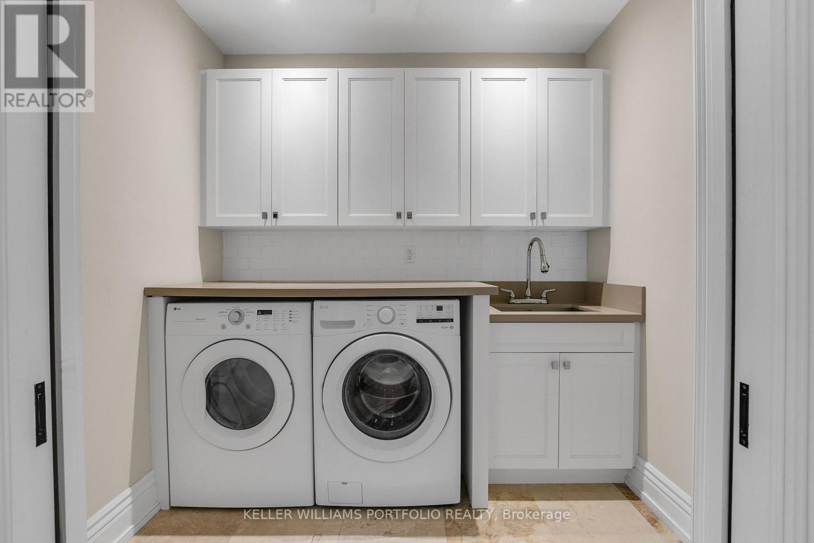 92 Pinetree Way, Mississauga, Ontario  L5G 2R1 - Photo 34 - W12972874