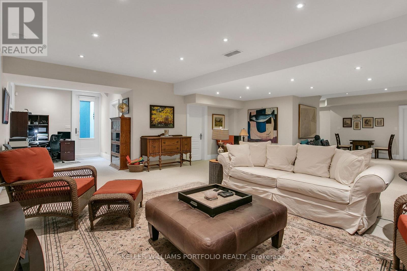 92 Pinetree Way, Mississauga, Ontario  L5G 2R1 - Photo 38 - W12972874