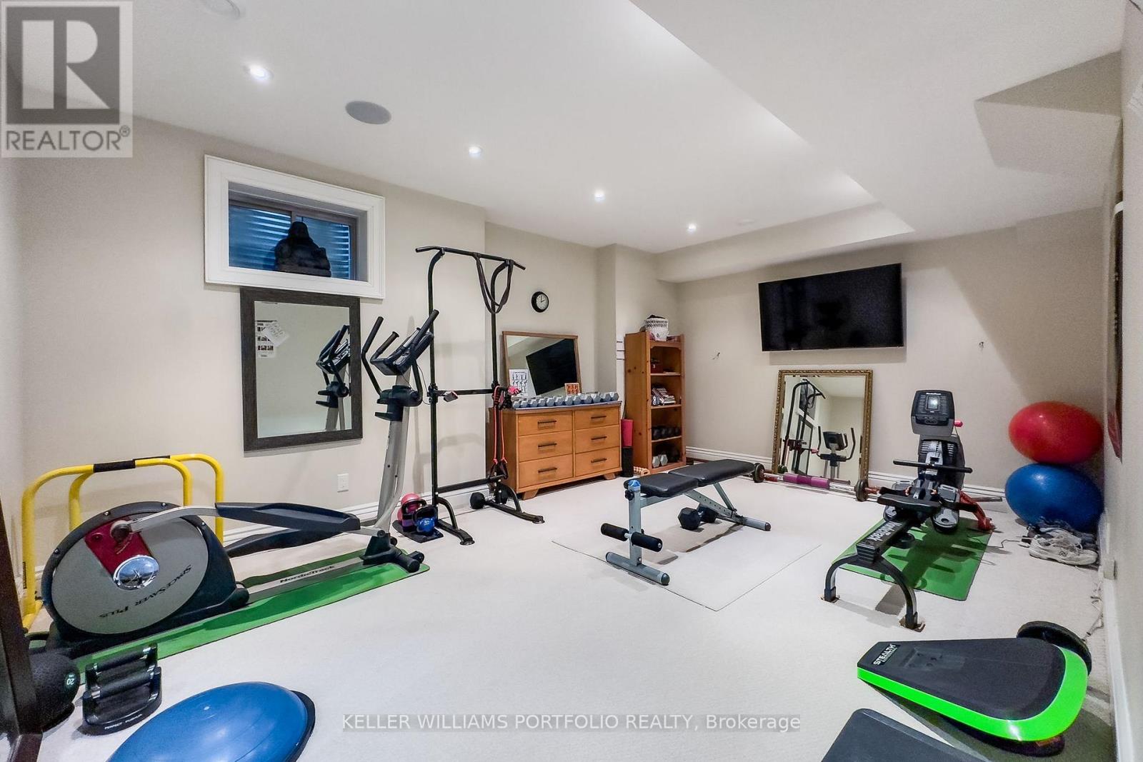 92 Pinetree Way, Mississauga, Ontario  L5G 2R1 - Photo 40 - W12972874