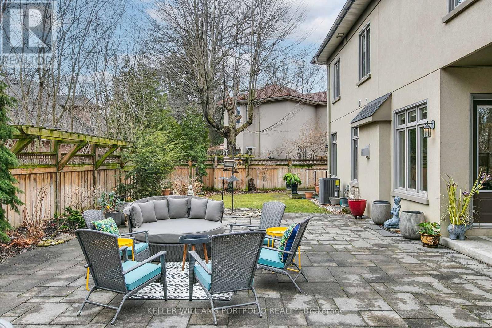 92 Pinetree Way, Mississauga, Ontario  L5G 2R1 - Photo 41 - W12972874